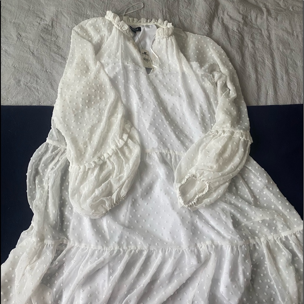 BRAND NEW Express Long sleeve White Dress in Medium